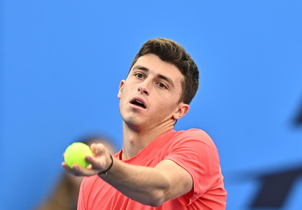 猛龙用十日短合同签下前湖人球员斯威德 未与卡斯尔顿续约的原因.