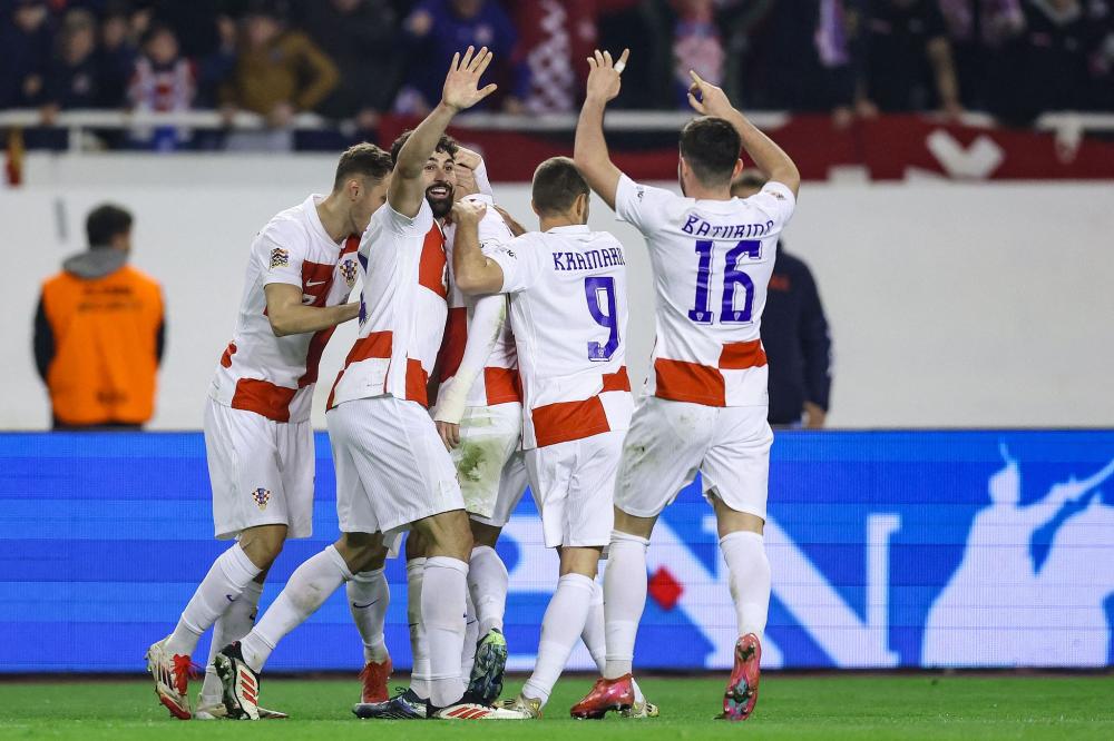 巴恩斯在左 巴恩斯在左